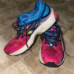 Women’s Brooks size 8.